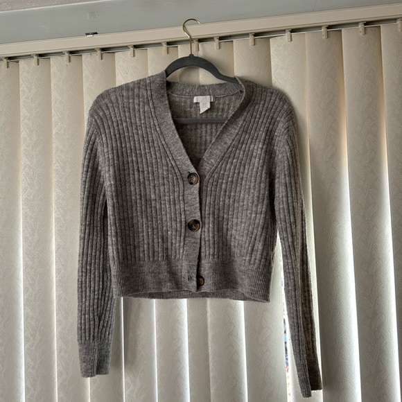 H&M Women’s Grey Sweater Size XS - Picture 1 of 3